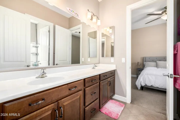 Jack & Jill Bathroom ( between 3rd & 4th bedroom)