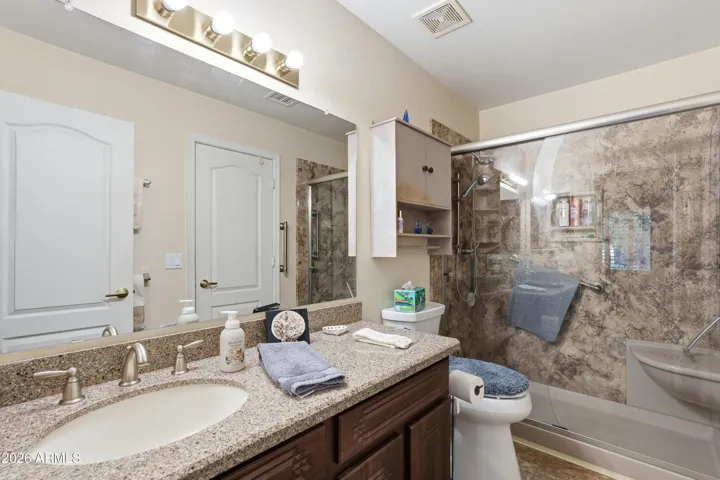 2nd bedroom ensuite.