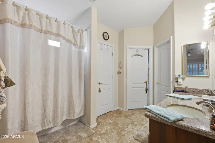 Bright light primary bath with high ceilings.