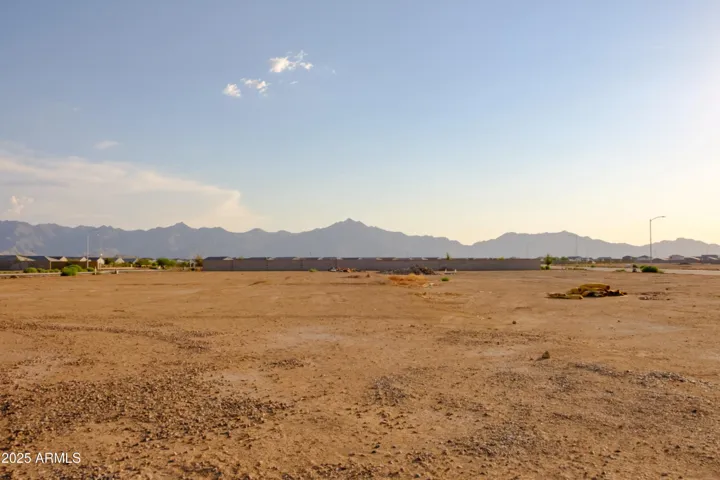 THIS COMMUNITY IS SURROUNDED BY MOUNTAIN VIEWS. LOTS OF OPEN SPACE WITH WALKING / BIKING TRAILS, TOT LOTS AND ENDLESS VIEWS.