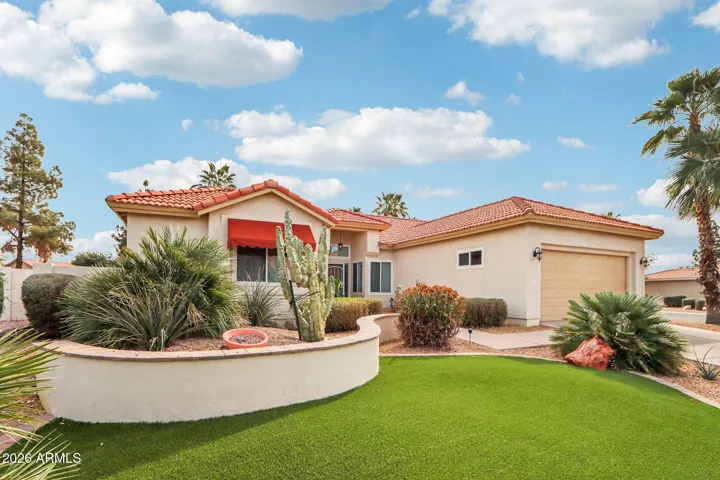 Easy Maintenance Front Yard with astro turf