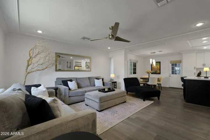Beautiful flooring! Light and Bright!
