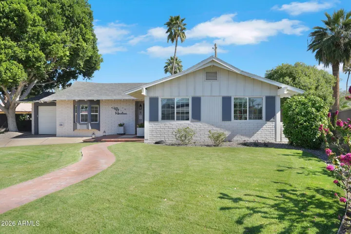 Mature landscaping gives extra cute curb appeal!