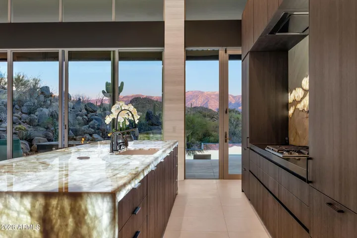 Custom Eggersmann cabinetry – engineered in Germany and recognized for its technical refinement and international provenance – establishes clean lines, integrated function, and enduring material integrity.