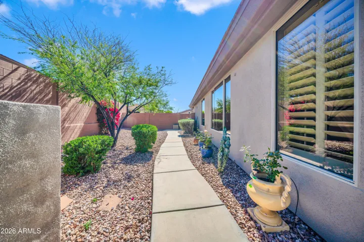 Lovely garden area in this wide side yard