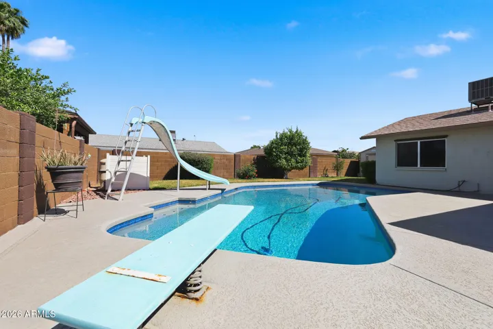 Just in time for warm weather. Sparkling diving pool