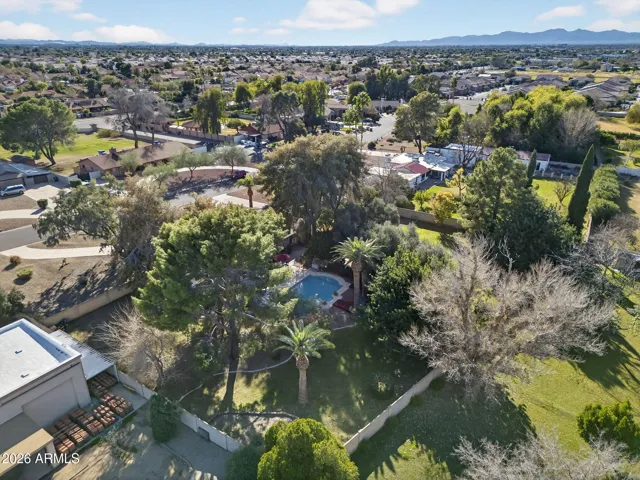 Located minutes from Arrowhead Town Center, P83, Westgate, Cardinals Stadium, dining and entertainment.