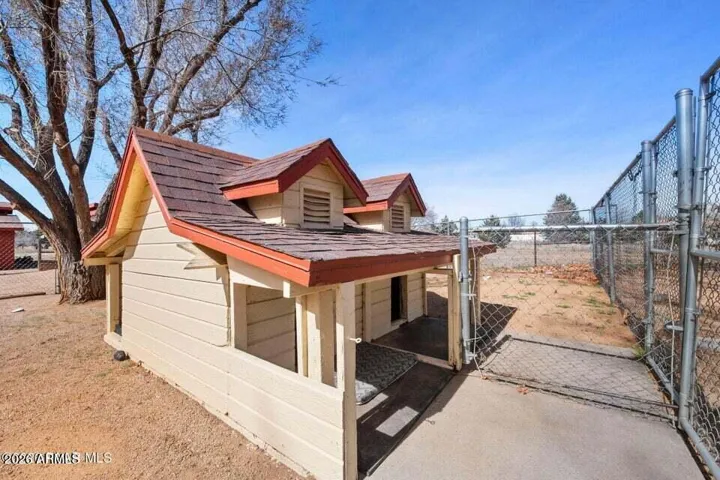The Cutest Dog House, with Fenced Run