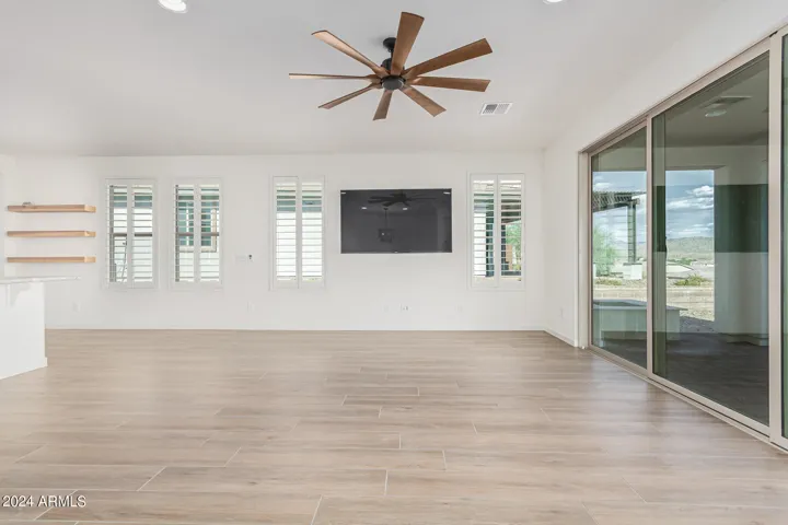 SLIDER DOORS TO PATIO