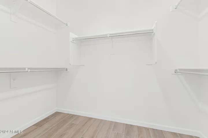 walk in closet main bedroom