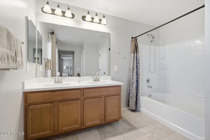 Double sinks, Bath shower combo