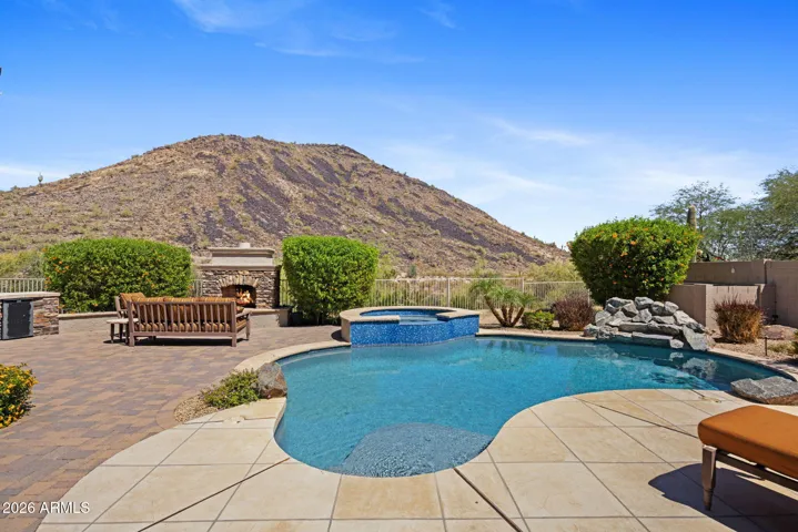 Stunning Mountain Views!