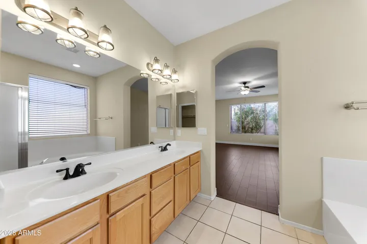 Master Bath w dual vanity