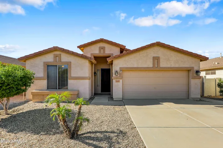 Excellent Curb Appeal!