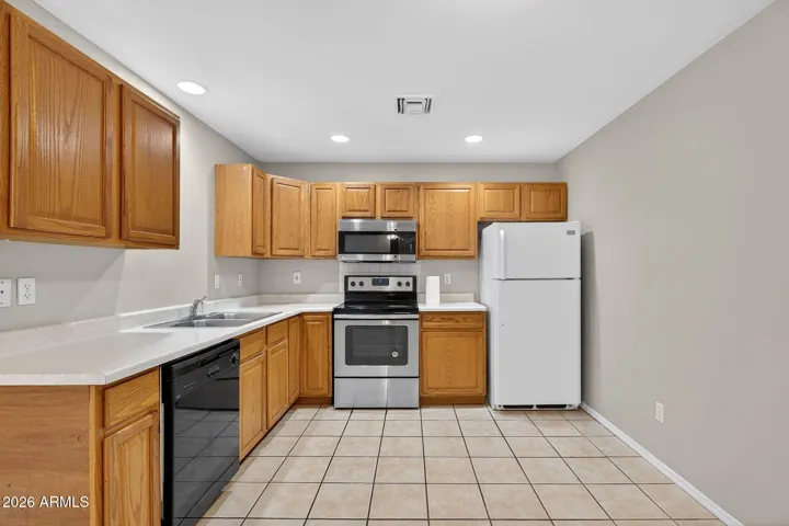 shop apartment with full kitchen