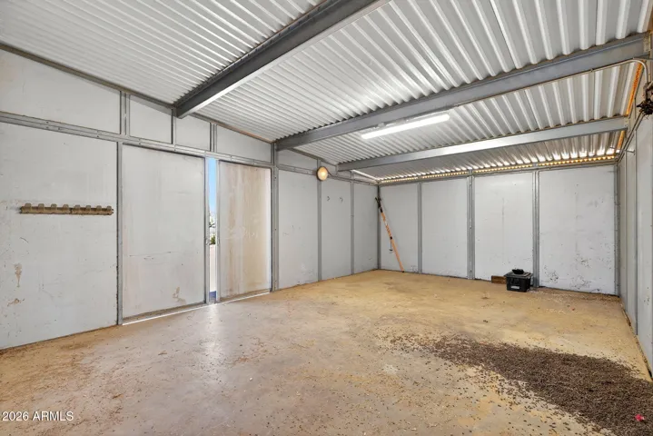 mare motel feed room