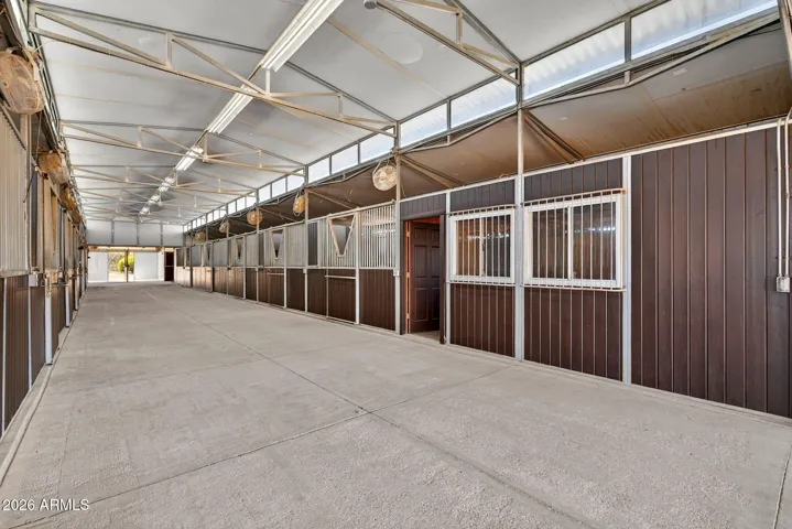 main show barn
