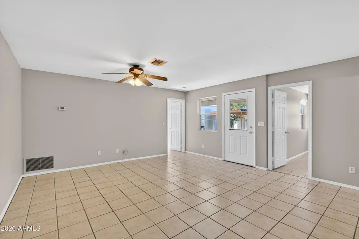 900 sqft shop apartment