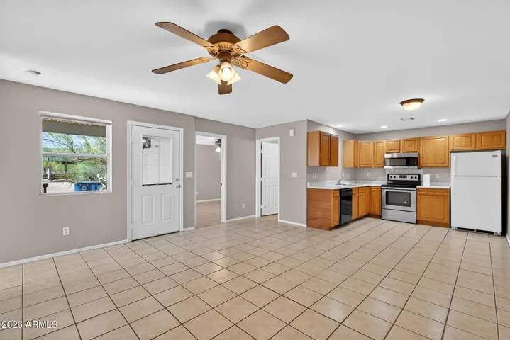 shop apartment with full kitchen