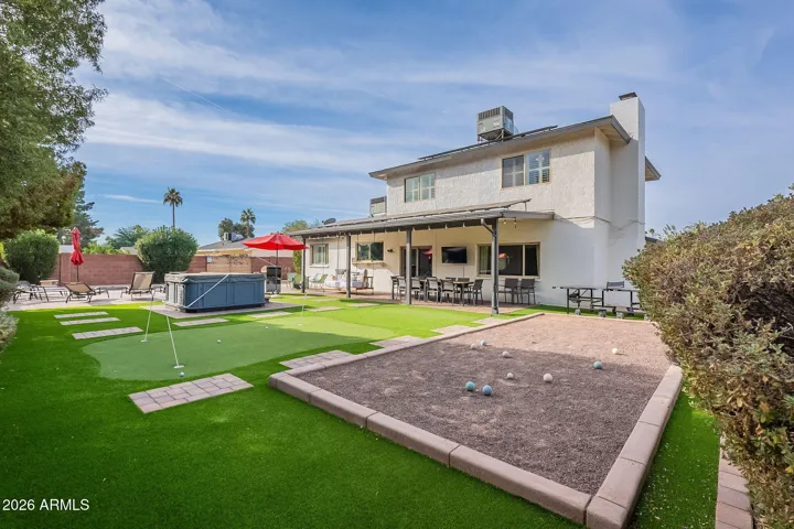 A putting green AND a bocce court! So much fun to be had!