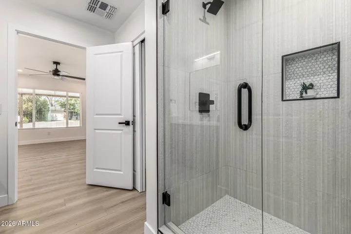 Secondary primary with ensuite.