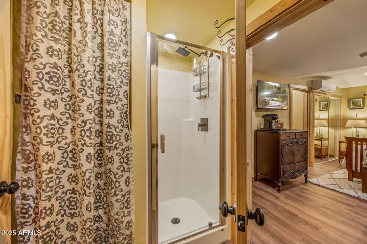 WITH ACCESS TO BEDROOM 2