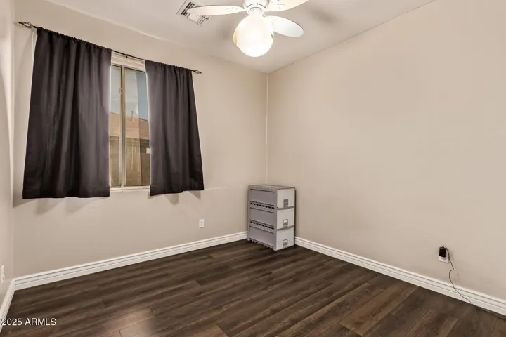has a walk in closet
