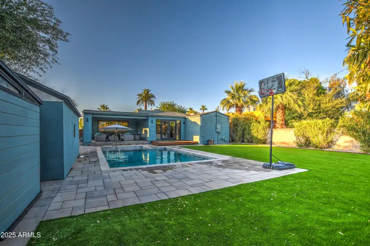 Large yard for tons of fun