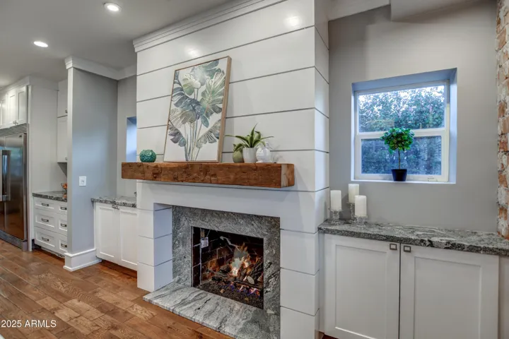 Gas fireplace