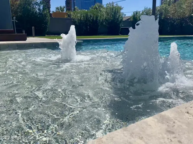 Refreshing bubbler in play pool