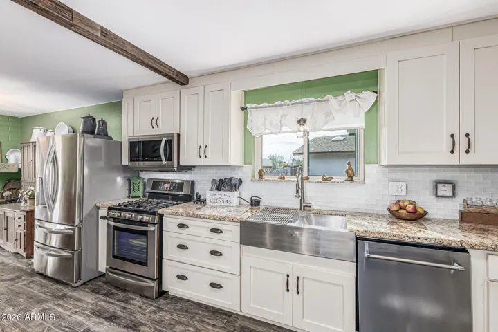 KITCHEN - ABSOLUTLY BEAUTIFUL!