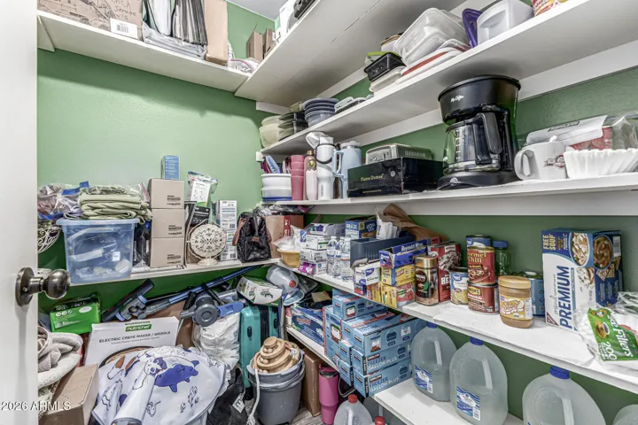 LARGE PANTRY!!