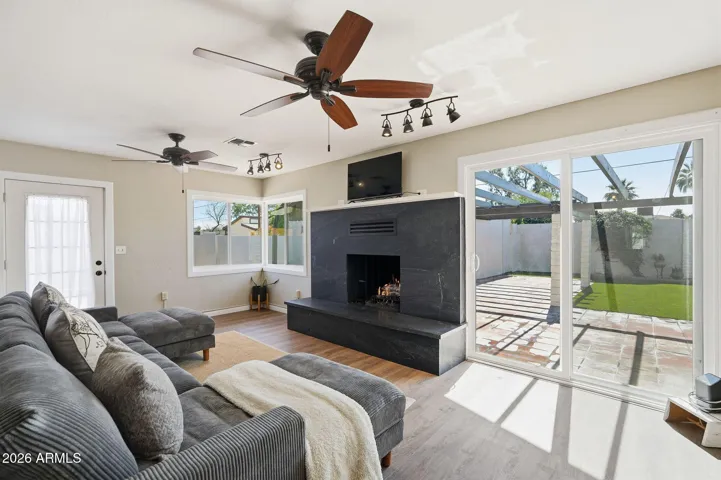 Stunning gas fireplace. Ignites with a remote.