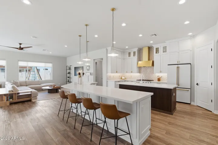 Kitchen with Breakfast Bar