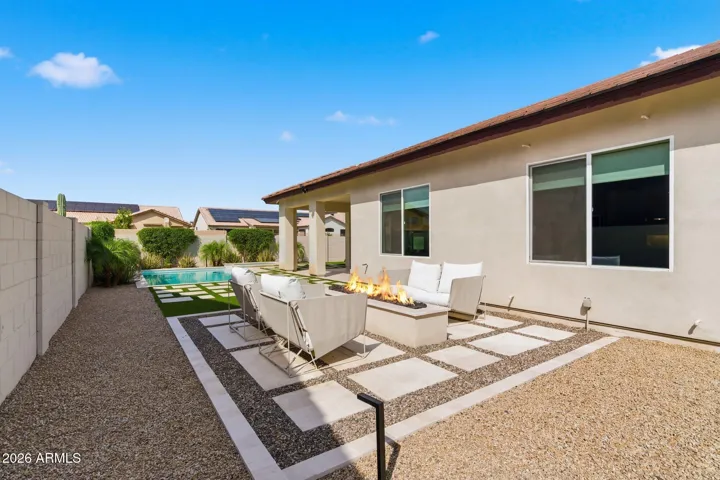Side Yard / Outdoor Entetaining Space
