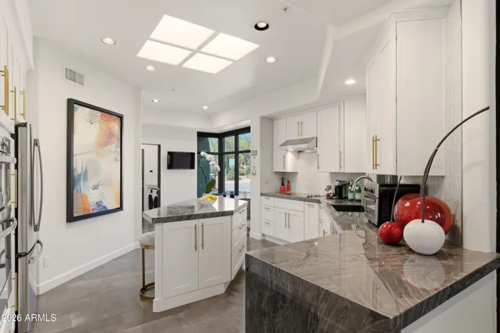 OPEN KITCHEN