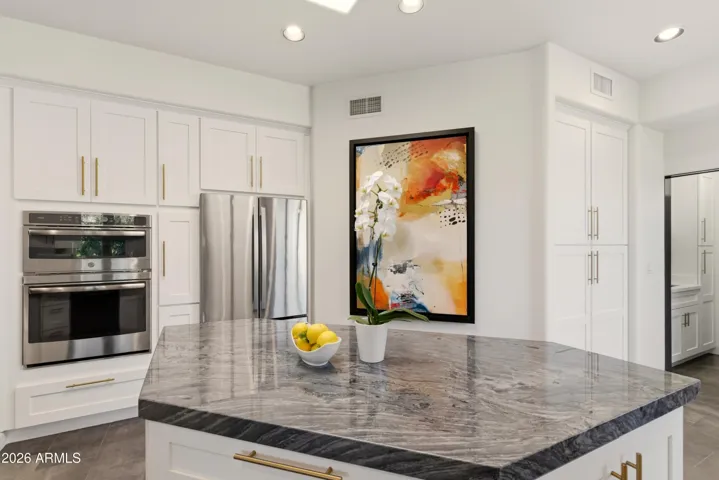 REMOMELED KITCHEN WITH QUARTZITE COUNTERTOP