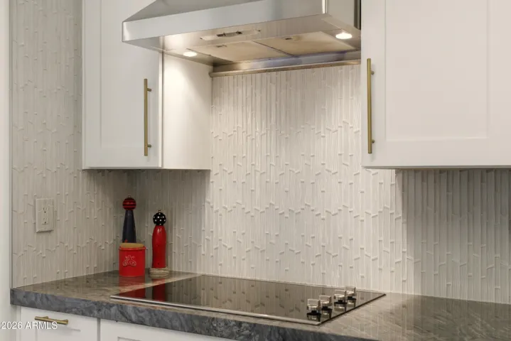 GORGEOUS BACKSPLASH