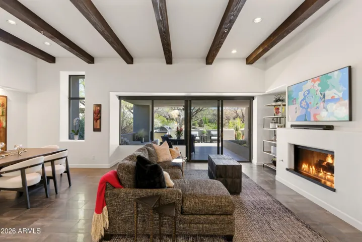 GREAT ROOM LOOKING TO OUTSIDE PATIO