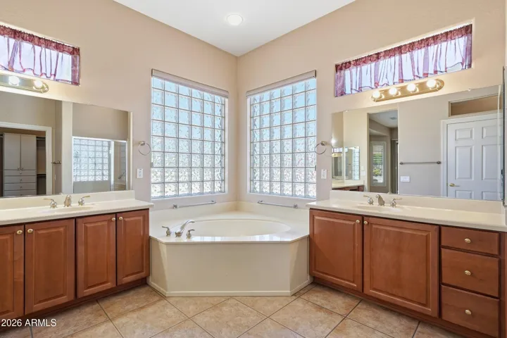 Primary Bath W/Dual Sinks