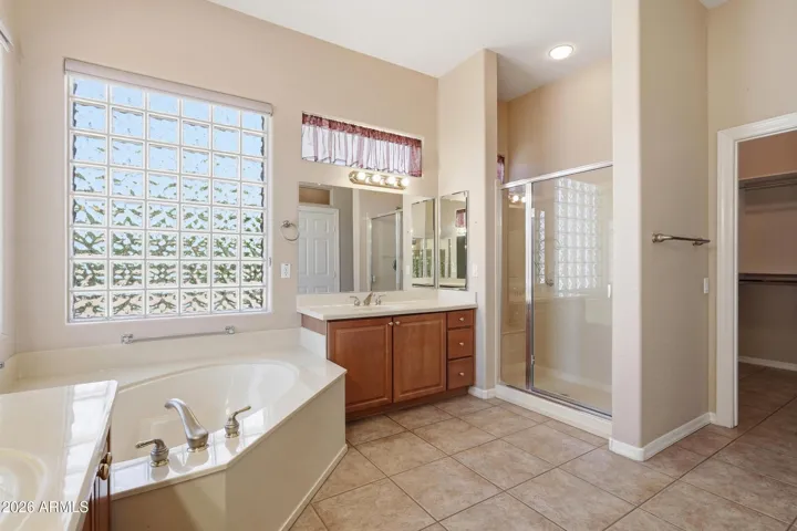 Full Primary Bath W/Dual Sinks