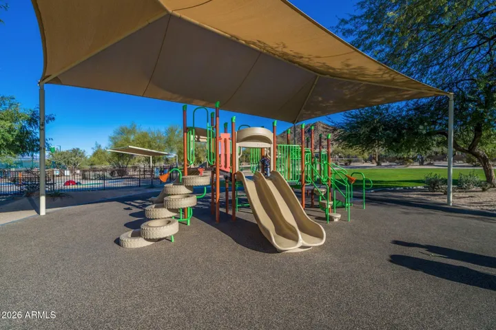 Multiple playsets in the community.