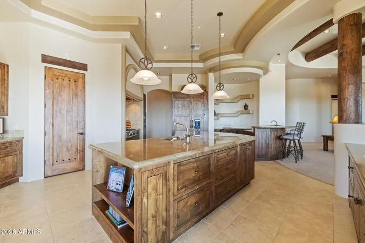 Large, gourmet kitchen with walk-in pantry.