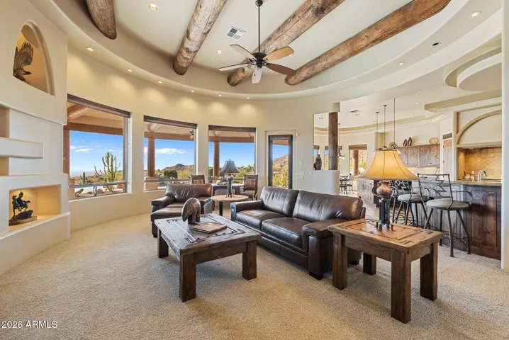 Living room (available turnkey).