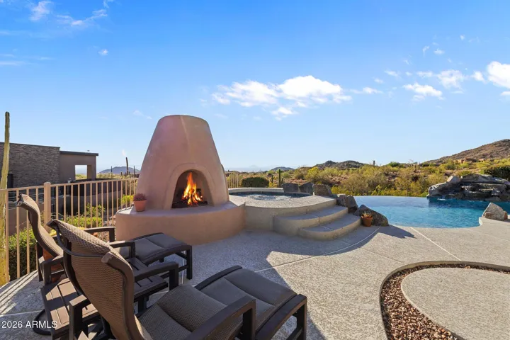 Gas beehive fireplace at the spa/pool.