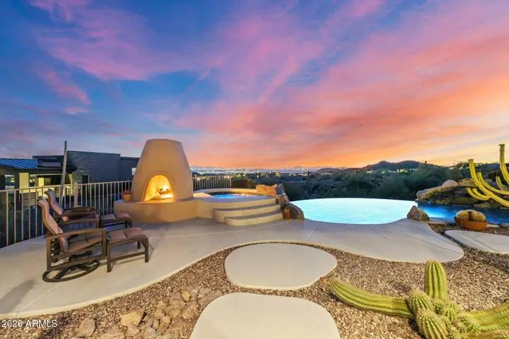 Gas beehive fireplace at the spa/pool.
