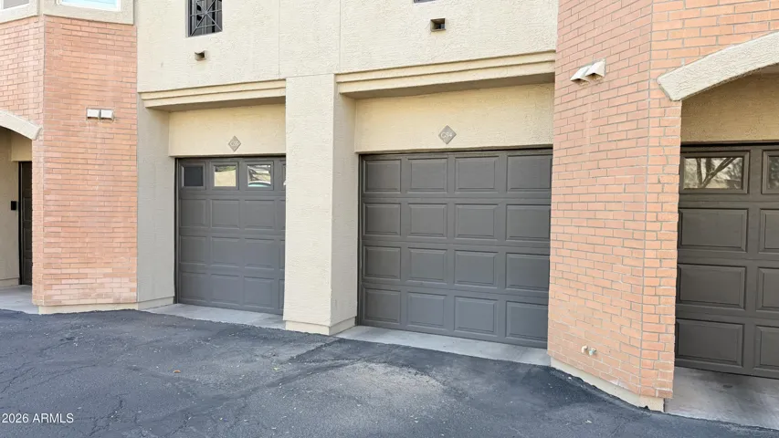 Beautiful 1 car garage