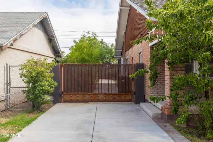 Secure Electronic Gate from Front to Detached Garage