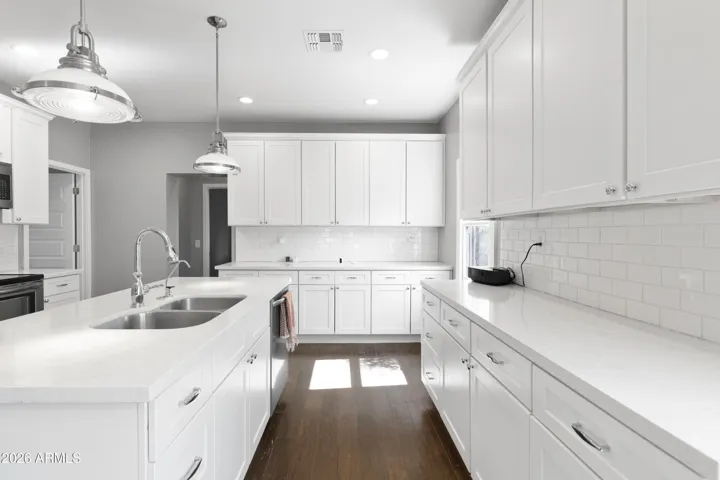 Quartz Counters