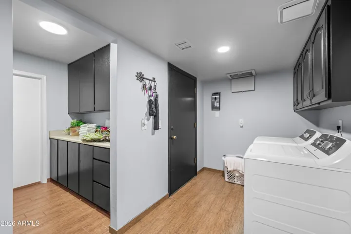 Laundry room with wet sink